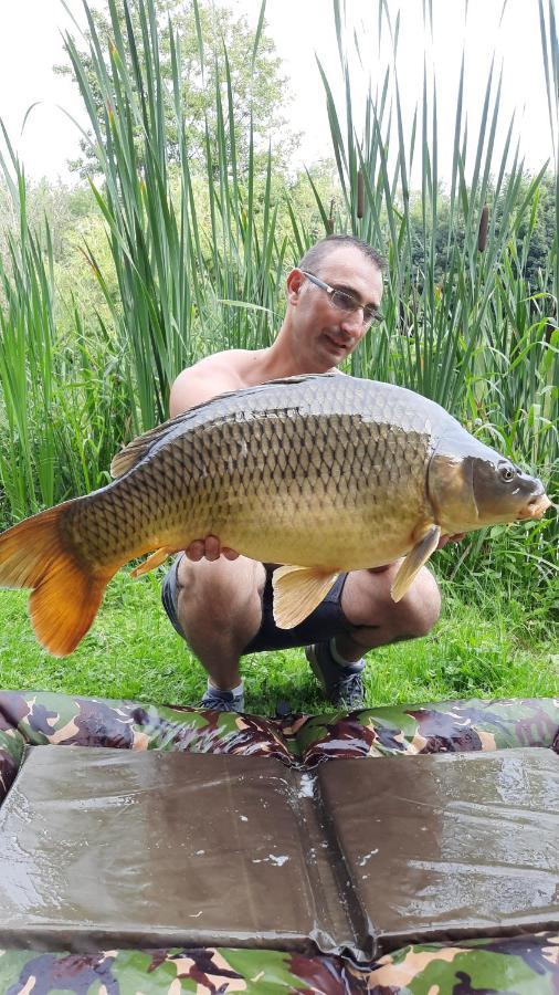Les Etangs Du Moulin D'Harcy Hotel Lonny Buitenkant foto