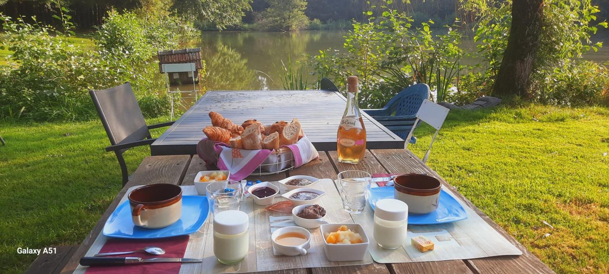 Les Etangs Du Moulin D'Harcy Hotel Lonny Buitenkant foto